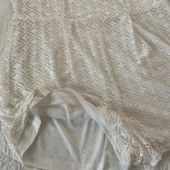 Marta by Monif C. White Long Sleeve Short Romper. - Picture 11 of 12